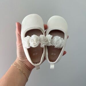 H&M Cream Kids Dress Shoes with Ruffle Accent
